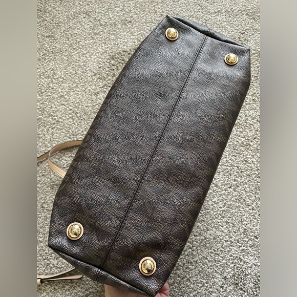 Michael Kors tote with crossbody strap - Picture 8 of 8